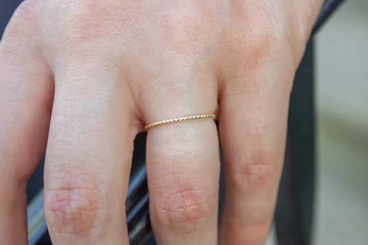 Ultra Thin Twist Ring